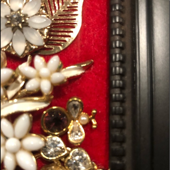 FRAMED JEWELRY ART COLLAGE IN RED/BLACK HANDMADE - Picture 5 of 7